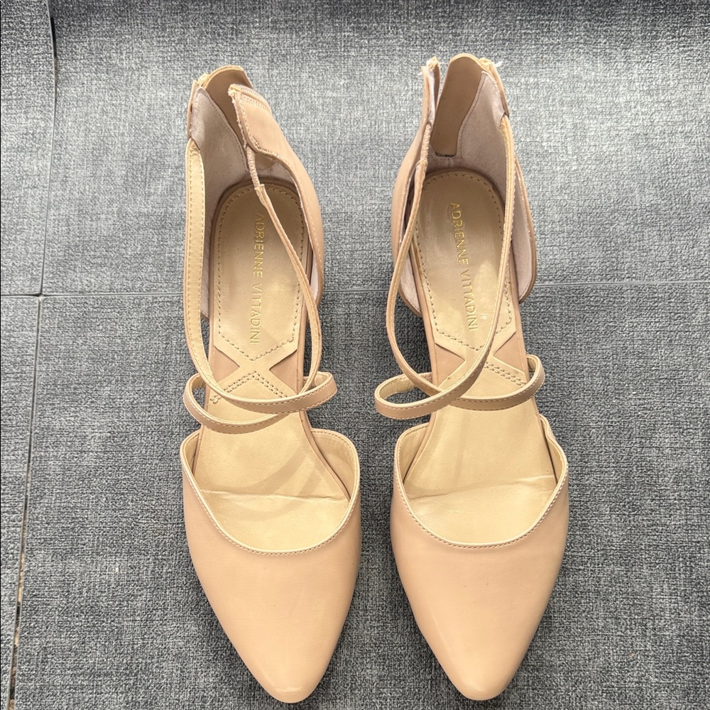 Tan Adeienne Vittadini Susany Faux Leather Flats - Size 8.5